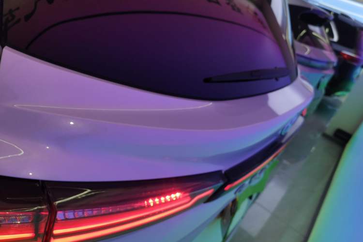 Used Toyota Granvia 2022 2.5L Hybrid Premium Edition
