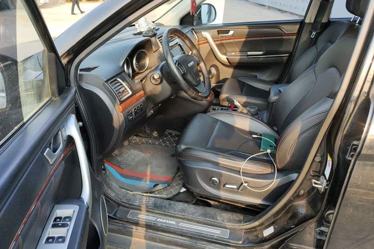Used Haval H6 2015 Revised Version Sport Edition 1.5T Manual Transmission Two-Wheel Drive Elite Grade Driver Seat