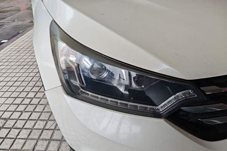 Used Dongfeng Aeolus AX7 2016 2.0L Manual Zhuyue Model Right Front Headlight