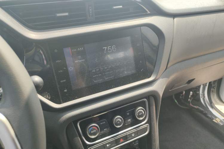 Used Chery Tiggo 3 2016 1.6L Manual ZhiShang Edition
