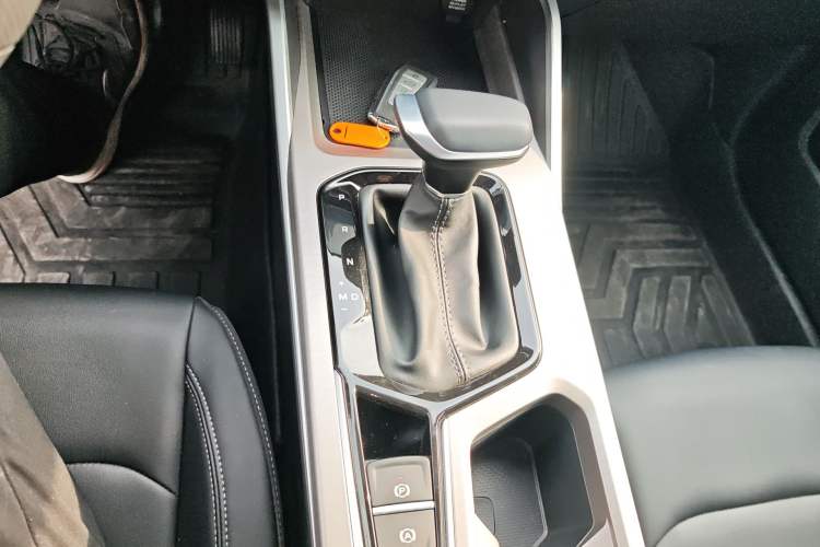 Used Geely Auto Emgrand 2025 4th Generation 1.5L CVT Starry Edition Gear Lever