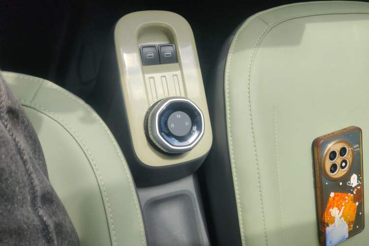 Used Geely Galaxy Panda 2024 200km Panda Rider Gear Lever