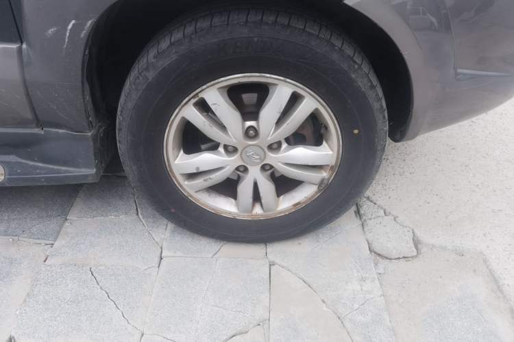 Used Hyundai Tucson 2009 2.0L Manual Two-Wheel Drive Fashion Edition Right Front Wheel Hub
