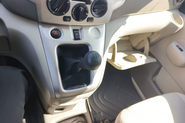 Used Nissan NV200 2014 1.6L Manual Luxury Model China IV Standard