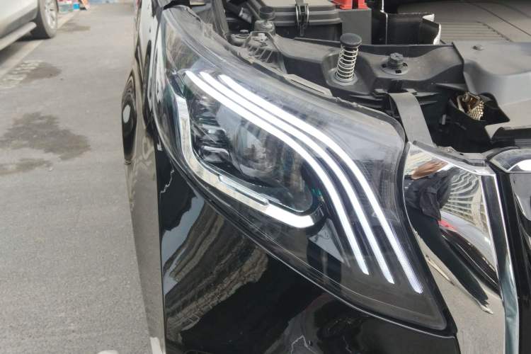 Used Mercedes-Benz Vito 2024 2.0T Business Version 7 Seats Right Front Headlight