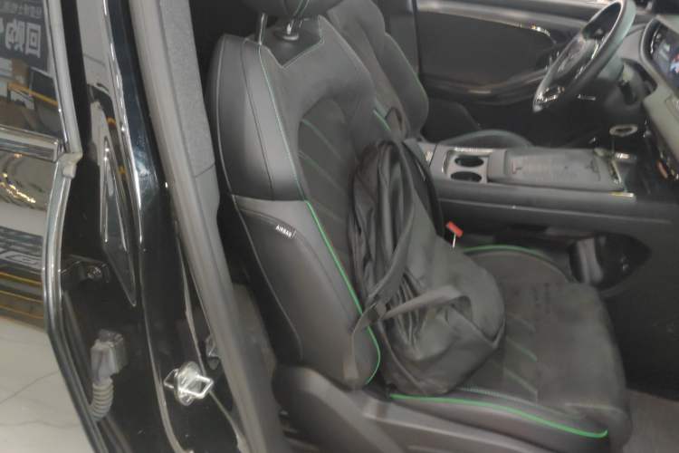 Used VOYAH FREE 2025 318 259 km All-Wheel-Drive Exploration Edition
