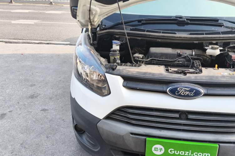 Used Ford Transit 2019 2.0T Diesel Van Mid-Chassis Mid-Roof 3-Seater China VI Standard
