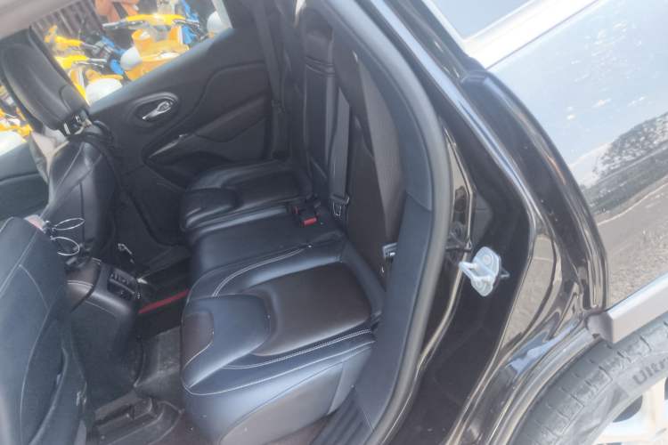 Used Jeep Cherokee 2016 2.4L Leading Edition