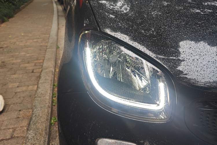 Used smart fortwo 2018 0.9T 66 kW Obsidian Flame Special Edition China V Standard
