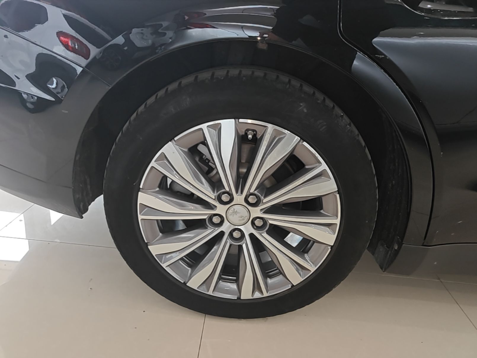 Hongqi E-QM5 2023 620km PLUS — снимка 11