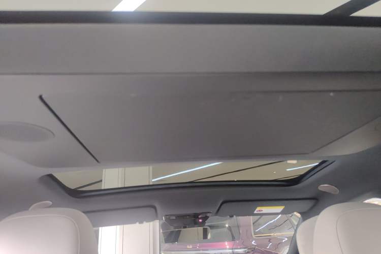 Used Li Auto i6 2025 Model Four-Wheel-Drive Standard Type
