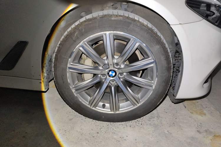 Used BMW 5 Series 2018 528Li Launch Special Edition Right Front Wheel Hub