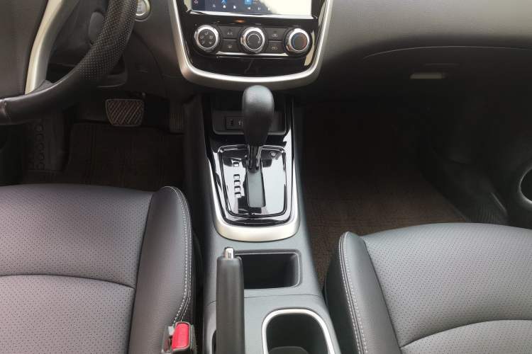Used Nissan Tiida 2024 1.6L CVT Smart Drive Edition Gear Lever