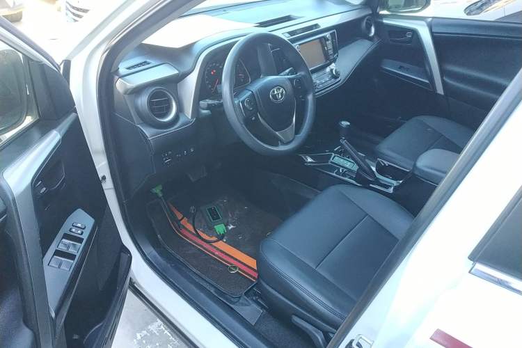 Used Toyota RAV4 2019 2.0L CVT Two-Wheel Drive Comfort Edition China VI Standard
