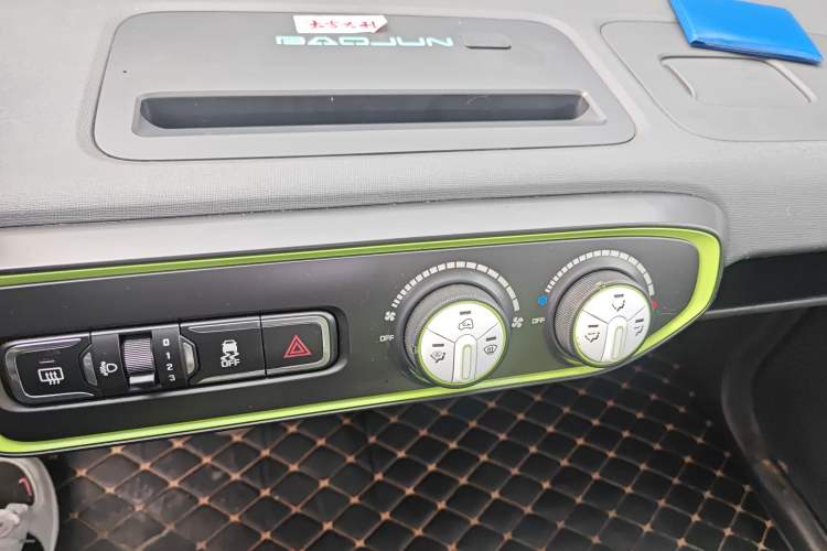 Used Baojun E100 2018 Intelligent Drive Edition Audio And AC Panel