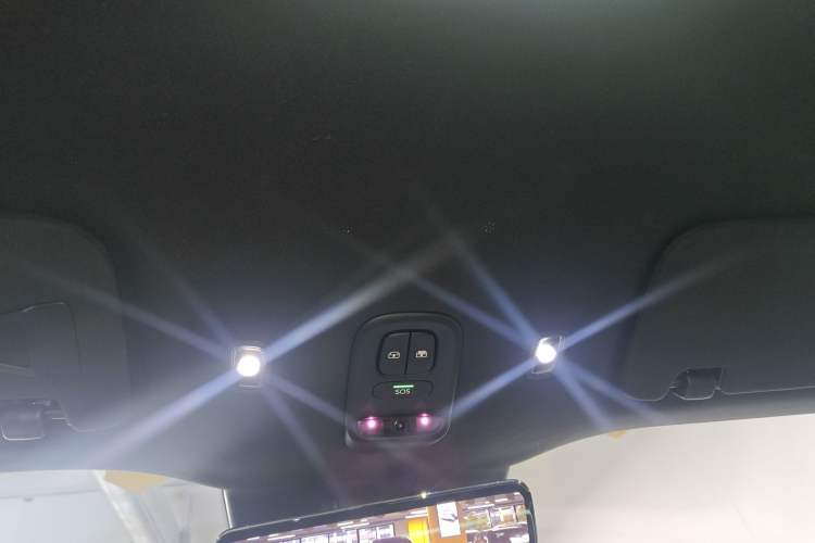 Used Nio ES6 2025 75 kWh Headliner