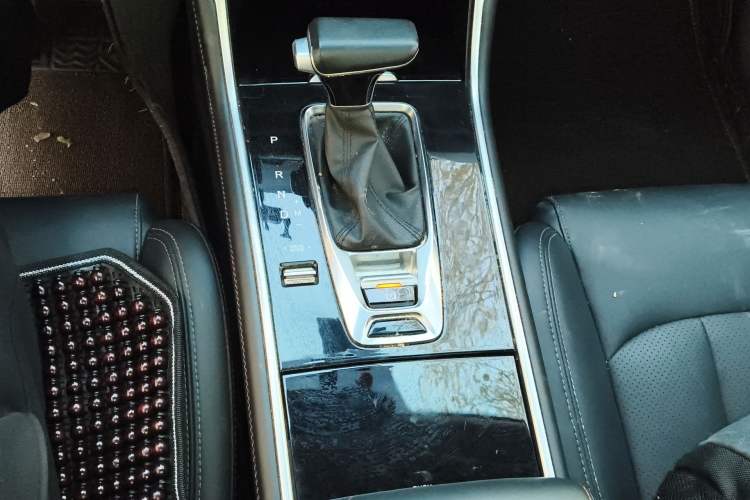 Used CHANGAN CS75 2021 Honor Million Edition 280T DCT Luxury Model Gear Lever