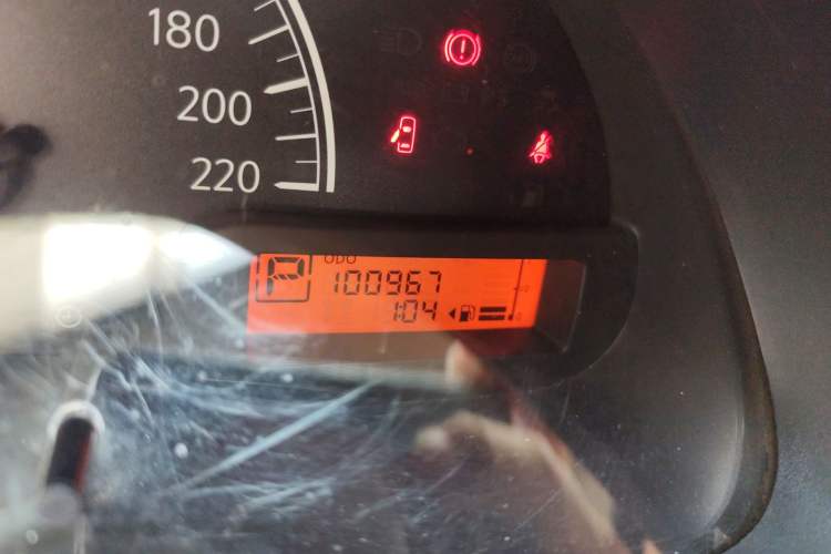 Used Nissan Sunny 2011 1.5XE CVT Comfort Edition Odometer Close Up