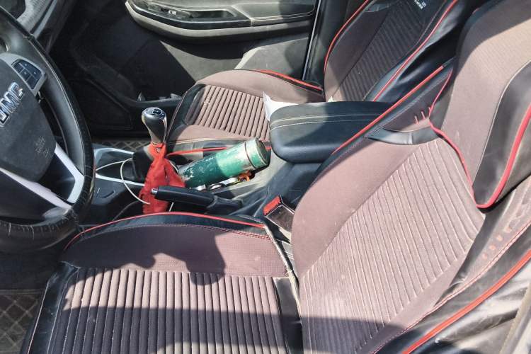 Used JMC Baodian 2023 2.5T Diesel Two-Wheel Drive Comfort Edition Flat-Base Cargo Bed Long Wheelbase JX4D25A6L