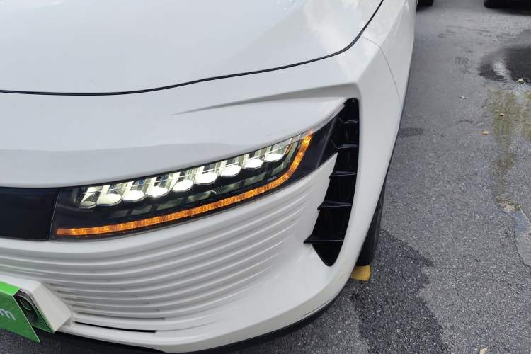 Used ORA iQ 2018 High-Range Version Smart Connectivity Model