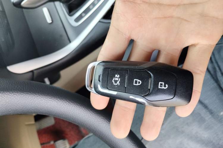 Used Ford Edge 2016 EcoBoost 245 Two-Wheel-Drive Titanium 5-Seater
