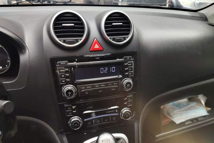 Used Haval H6 2014 Upgraded Model 2.0T Diesel Manual Two-Wheel Drive Urban Version