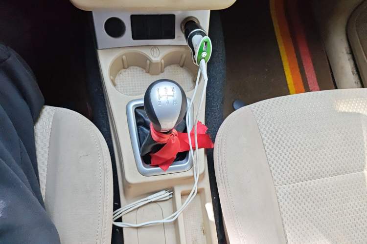 Used Dongfeng Fengon 330 2014 1.5L Manual Utility Version DK15 Gear Lever