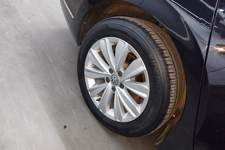 Used Volkswagen Passat 2019 330TSI Elite Edition China VI Right Rear Wheel Hub