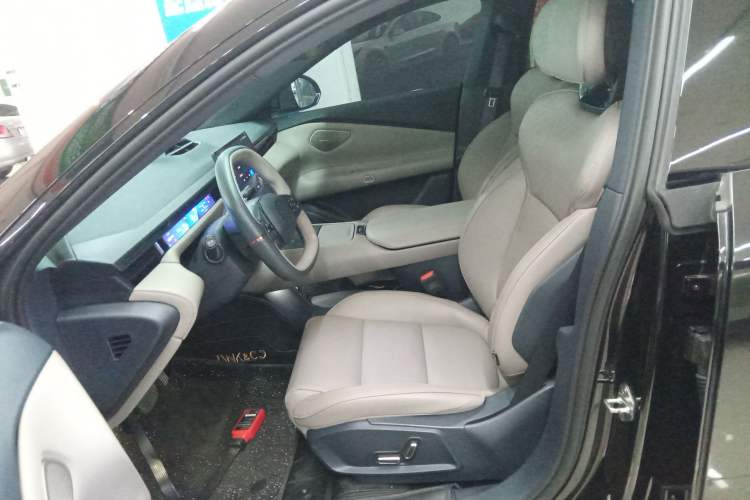 Used Lynk & Co Z10 2025 71 kWh 602 km Range Rear-Wheel Drive Pro
