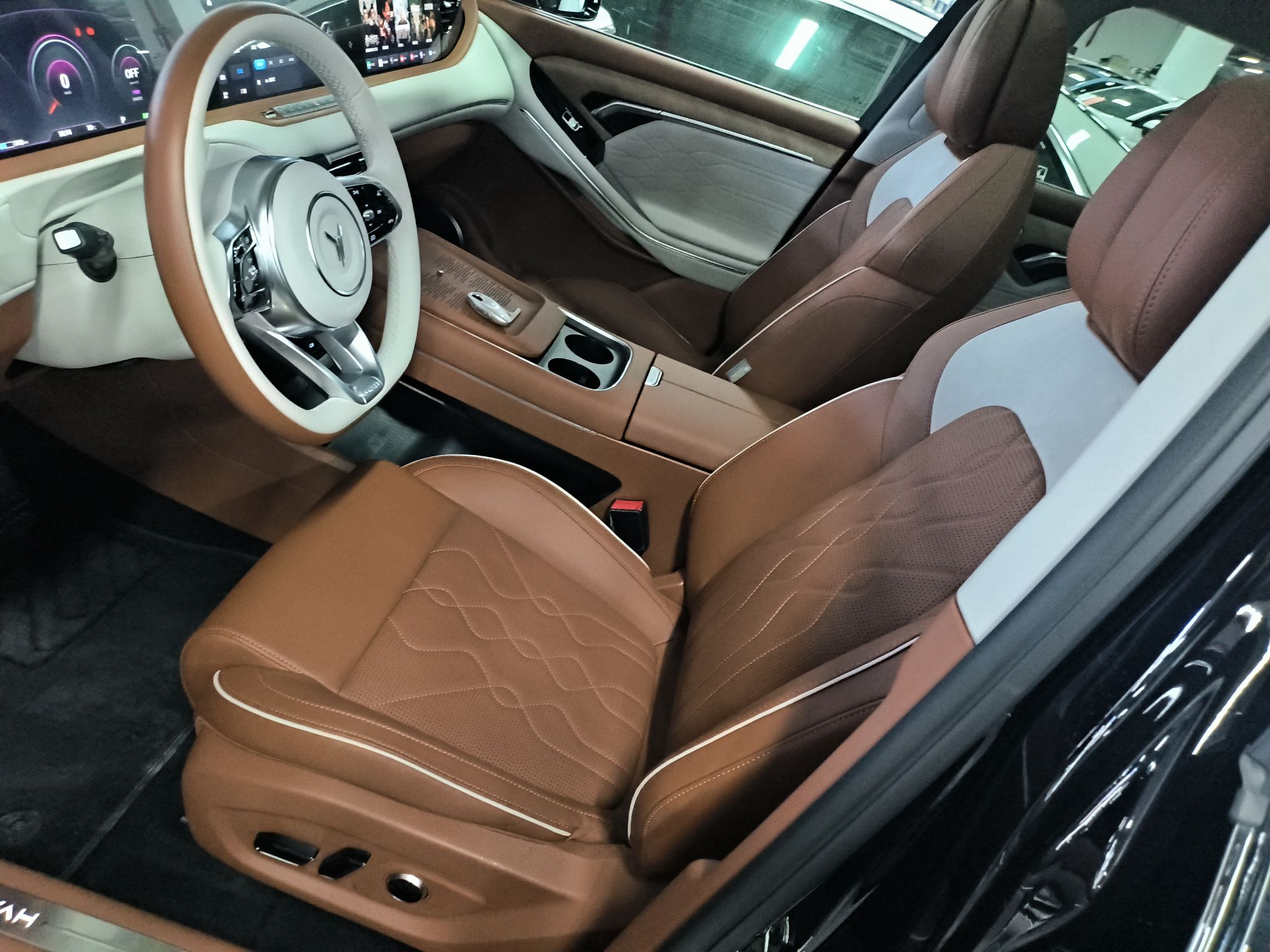 Переднее сиденье в автомобиле