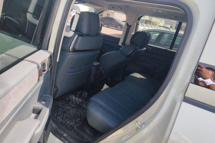 Used Formula Leopard 5 2023 Explore Edition