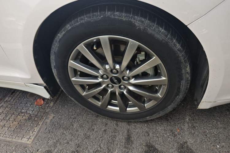 Used Lincoln MKZ 2018 2.0T Premium Edition Right Front Wheel Hub