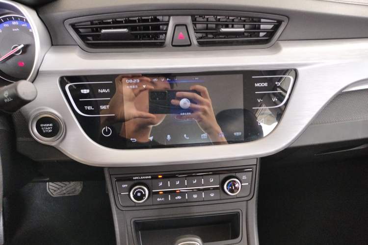 Used Geely Auto Vision 2020 Revised Version 1.5L CVT Asian Games Edition Audio And AC Panel