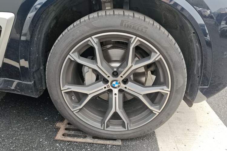 Used BMW X5 2023 xDrive 30Li Luxury M Sport Package Right Front Wheel Hub