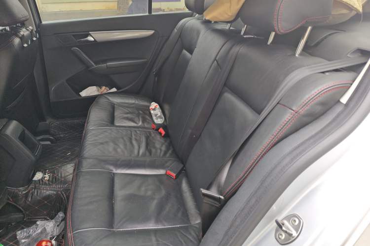 Used Volkswagen Lavida 2015 1.6L Automatic Fashion Edition Left Rear Seat