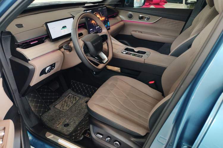 Used Chery Tiggo 8 PLUS C-DM 2025 1.5T 116 km Prestige Version 5 Seats
