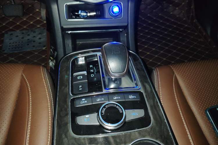 Used BYD Tang New Energy 2015 2.0T Four-Wheel-Drive Flagship Model Gear Lever