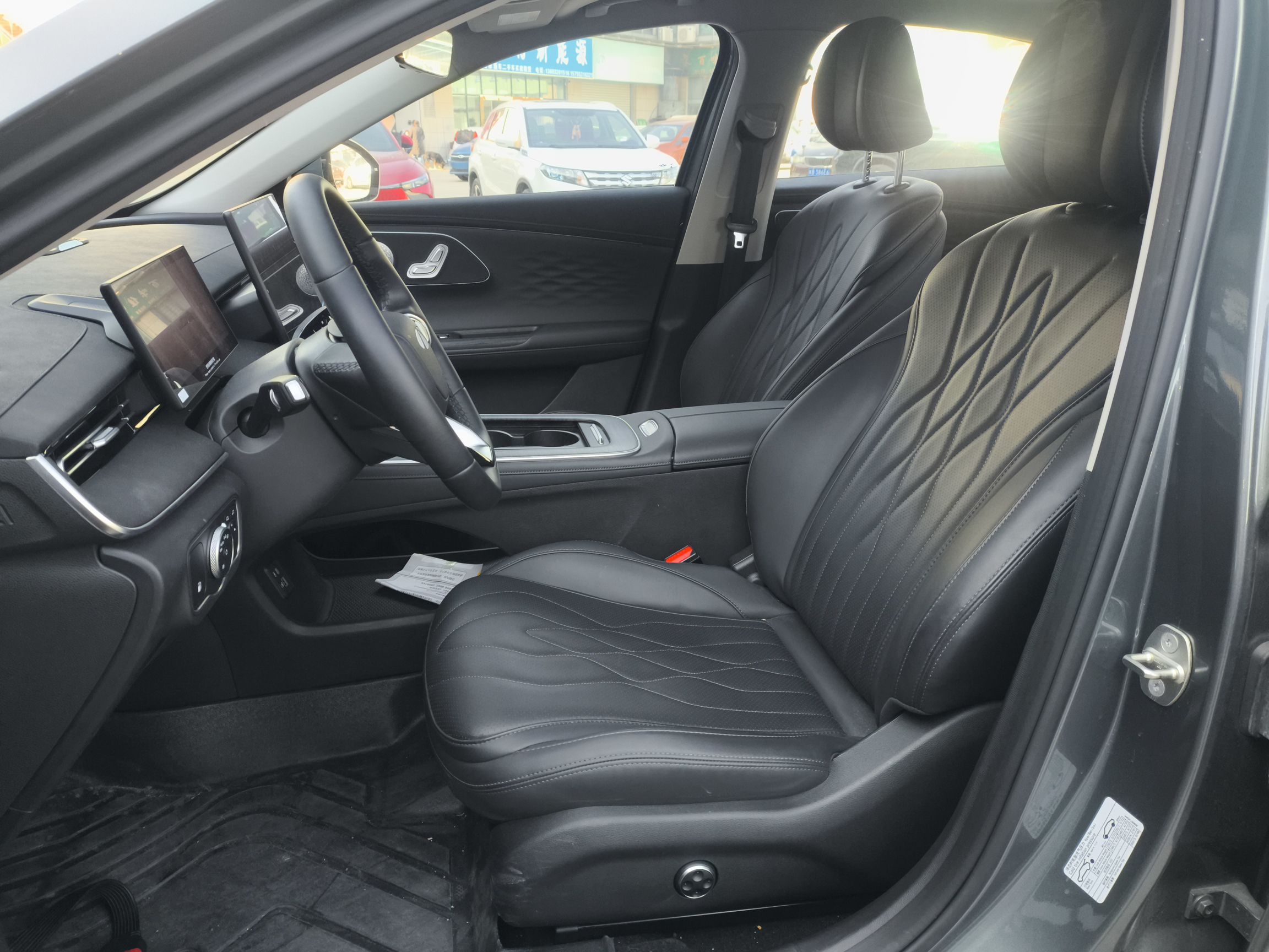 Переднее сиденье в автомобиле