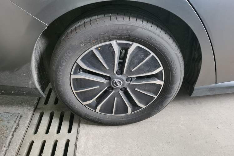 Used Nissan N6 2026 Model 180 Max Exterior 5