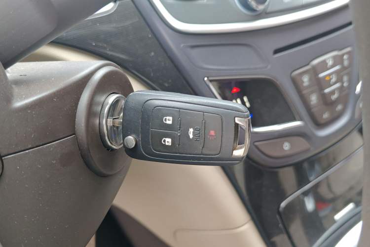 Used Buick Regal 2015 2.0L Leading Fashion Edition Vehicle Key