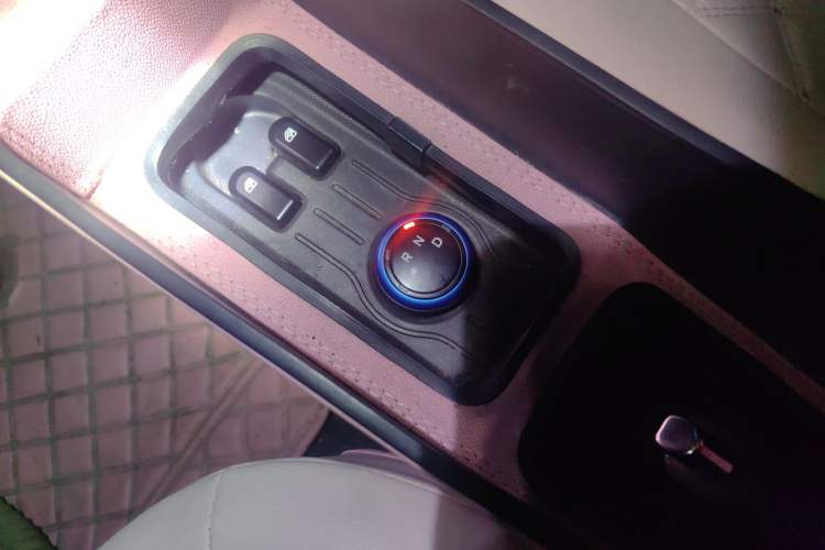 Used Wuling Hongguang MINIEV 2020 Enjoyment Model Lithium Iron Phosphate Gear Lever