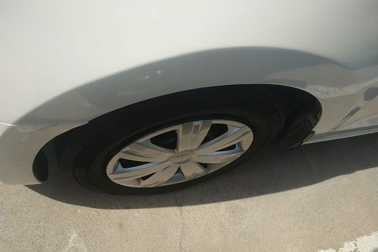 Used Volkswagen Jetta 2013 1.4L Manual Fashion Model Left Front Wheel Hub