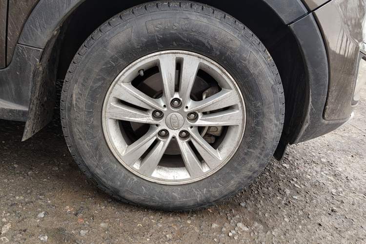 Used Kia Sportage R 2012 2.0L Manual Two-Wheel Drive GL Trim
