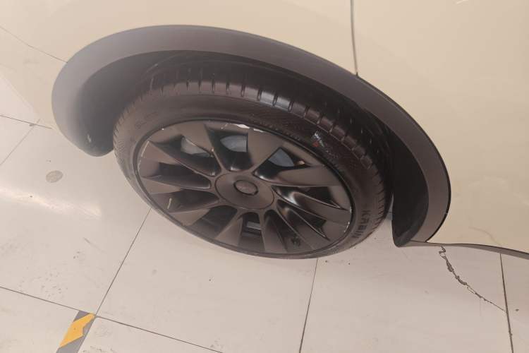 Used Tesla Model Y 2022 Long-Range All-Wheel-Drive Version