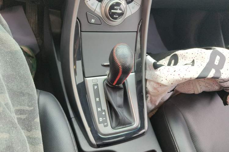 Used Hyundai Elantra (5th Generation / Langdong) 2015 1.6L Automatic Luxury Model Gear Lever