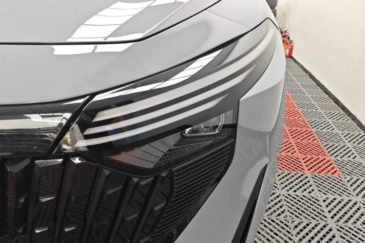 Used Venucia V DD-i 2024 110km iE Joy Ride Edition Left Front Headlight