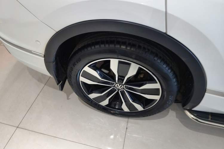 Used Volkswagen Tiguan L 2022 330TSI Automatic Two-Wheel Drive R-Line Enhanced Edition