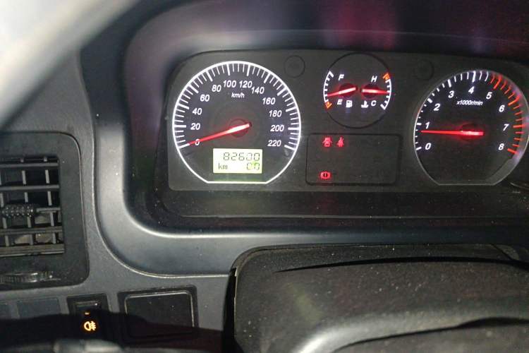 Used Jinbei Grace 2016 2.0L Express Utility Model Odometer Close Up