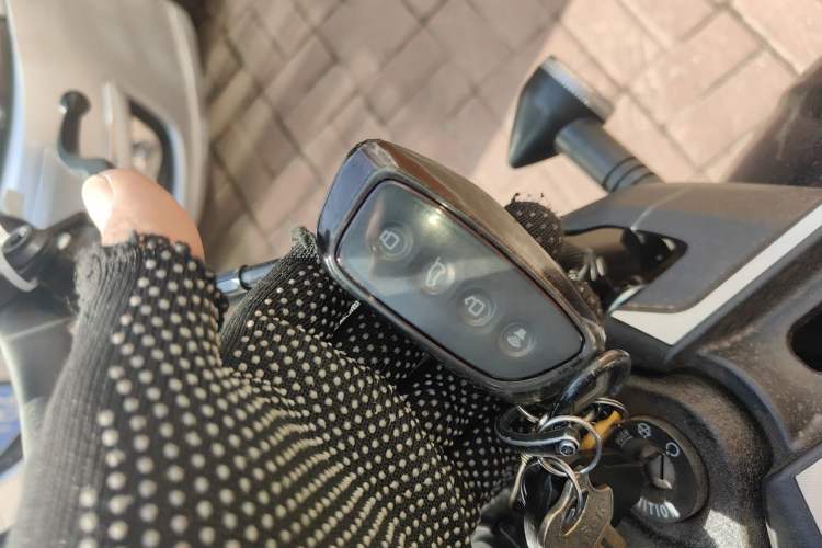 Used Toyota Corolla 2017 Revised Dual-Engine 1.8L E-CVT Elite Edition Vehicle Key