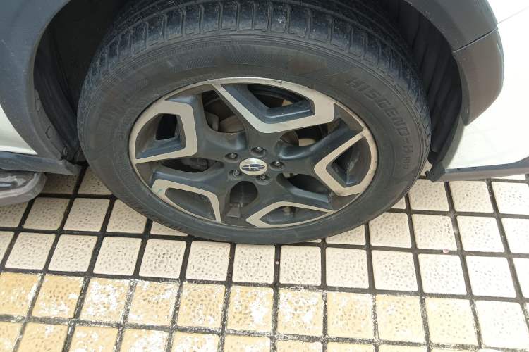 Used Subaru XV 2018 2.0i All-Wheel-Drive Prestige Edition with EyeSight Right Front Wheel Hub